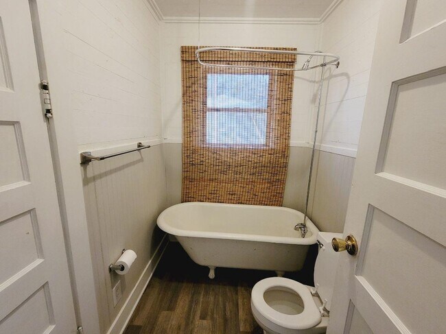 Building Photo - 526 N Adams St