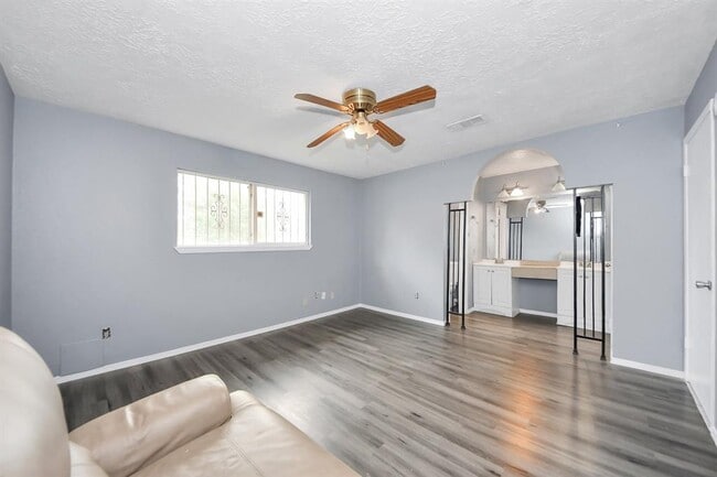 Building Photo - 2638 S Camden Pkwy