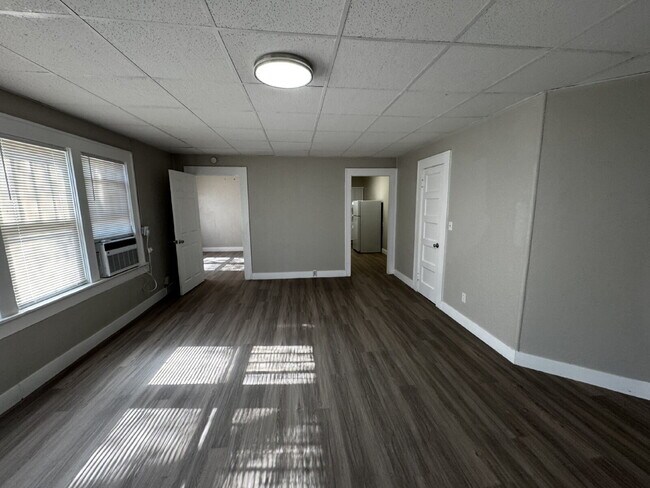 Building Photo - Beautiful  Duplex Conveniently Located In Between Downtown Lubbock & Texas Tech Campus!