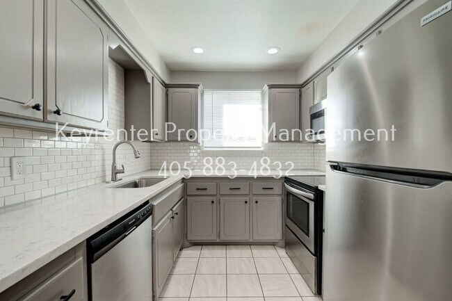 Building Photo - 429 Belmont Dr