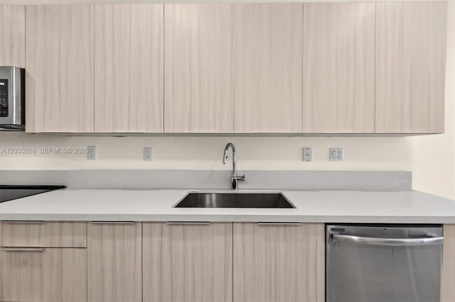 Building Photo - 15841 NW 91st Ct