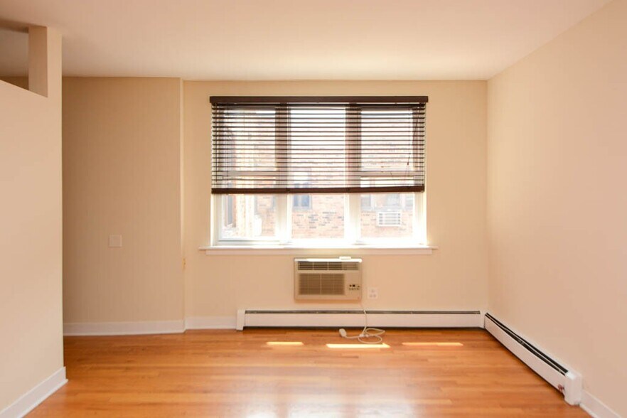 Building Photo - 616 W Wrightwood Ave
