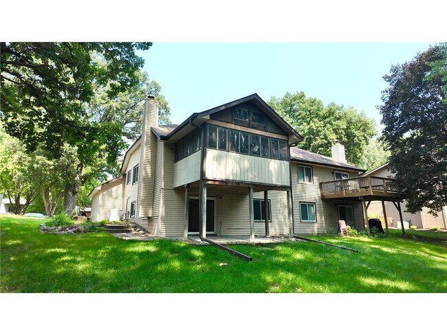 Building Photo - 15229 Buchanan Ct