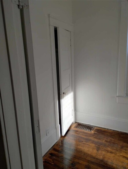 Building Photo - 1527 Jackson St