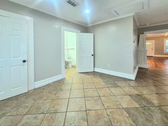 Building Photo - 314 E Park Ave