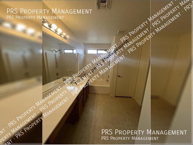 Building Photo - 3911 E Longhorn Dr