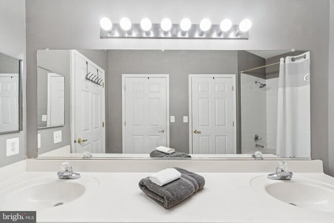 Building Photo - 4550 Strutfield Ln