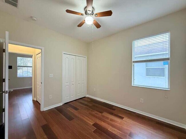 Building Photo - 930 Meadow Glade Dr
