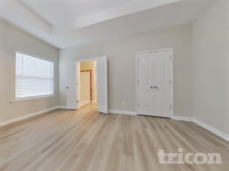 Building Photo - 45 Oak Hollow Way