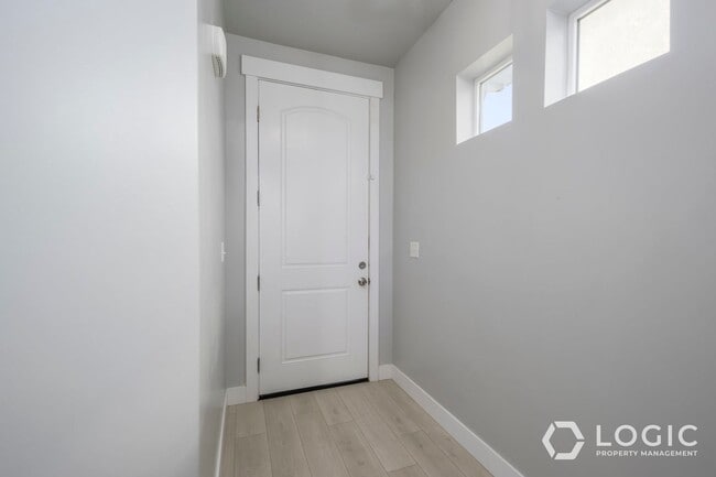 Building Photo - Beautiful Townhome for Rent!