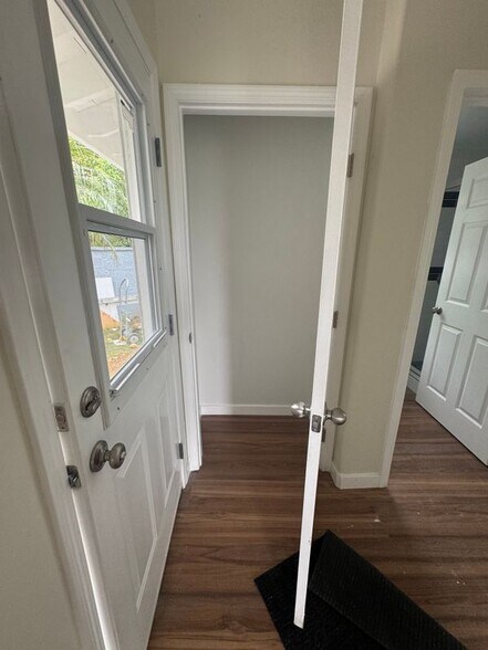 Building Photo - 903 Regal Canyon Dr