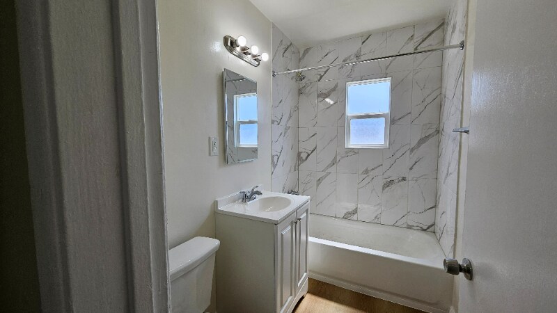 Building Photo - 3021 Carmona Ave