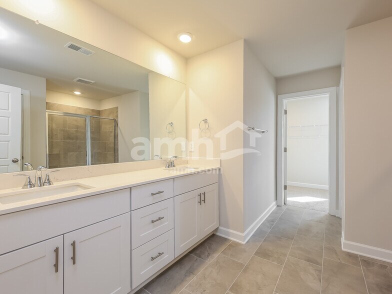 Building Photo - 797 Treeline Rd