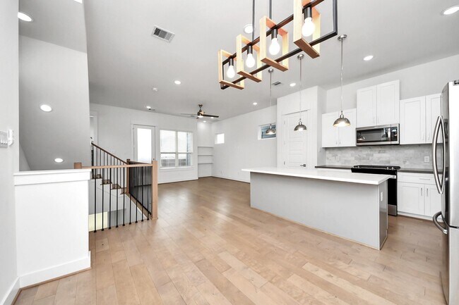 Building Photo - 4623 Cochran St