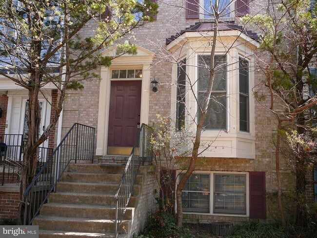 Building Photo - 302 Harrogate Rd