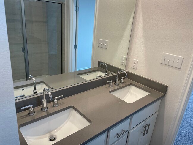 Main Bathroom - 878 Pepperbark Loop