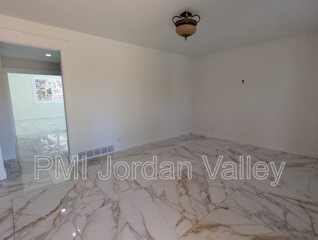 Building Photo - 5233 W 6600 S