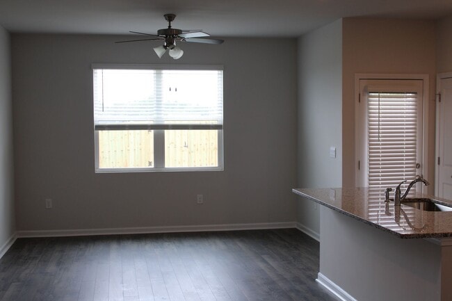 Building Photo - Stunning New Townhome in Aiken