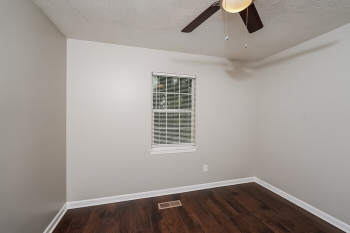 Building Photo - 845 Twin Ridge Dr