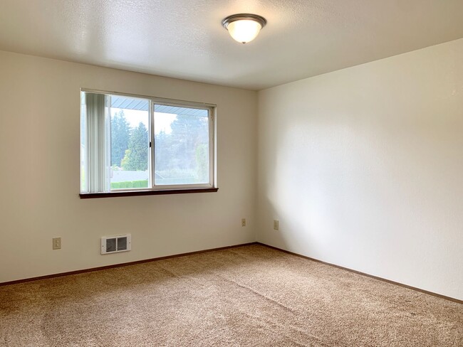 Building Photo - 620 58th Pl SE