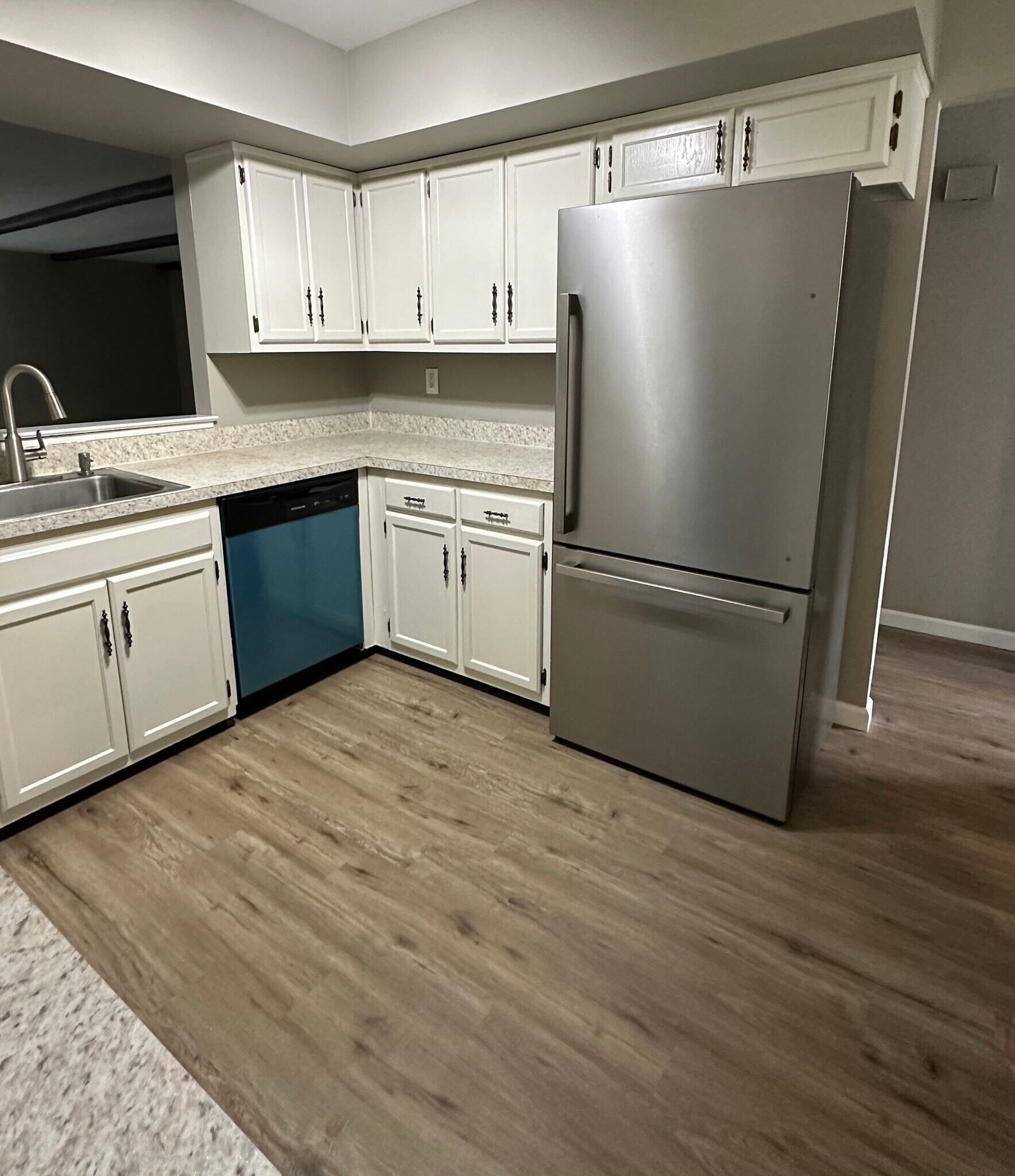 Kitchen - 887 Williams Pl