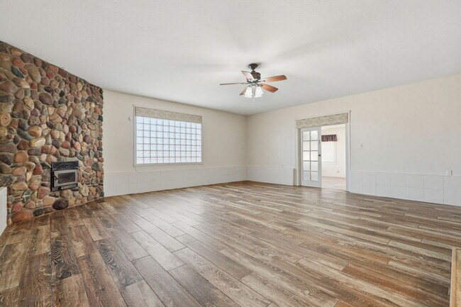 Building Photo - 2237 W Foothill St