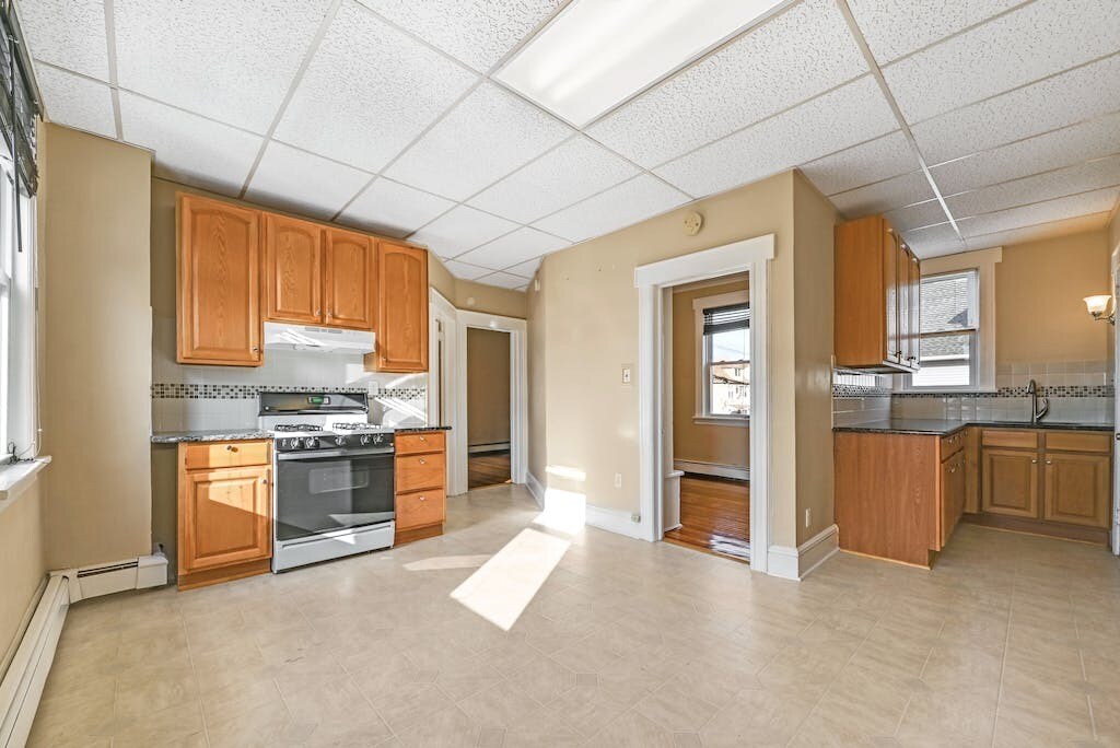 Building Photo - 74 Plauderville Ave