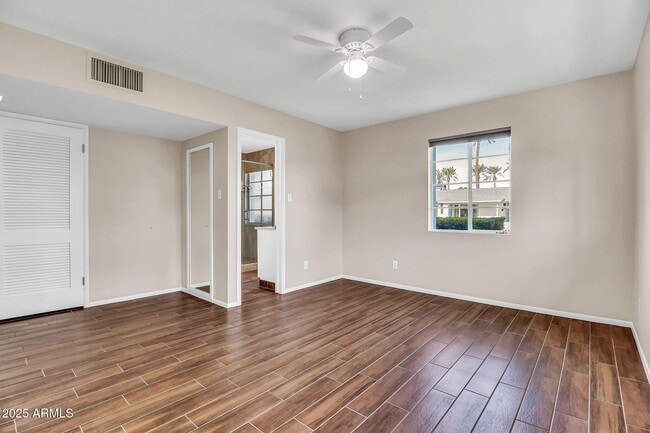 Building Photo - 4623 E Catalina Dr