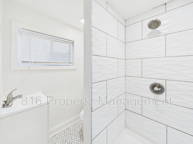 Building Photo - 5341 Brooklyn Ave