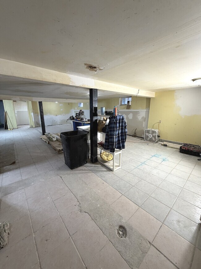 Building Photo - 120 Peale St