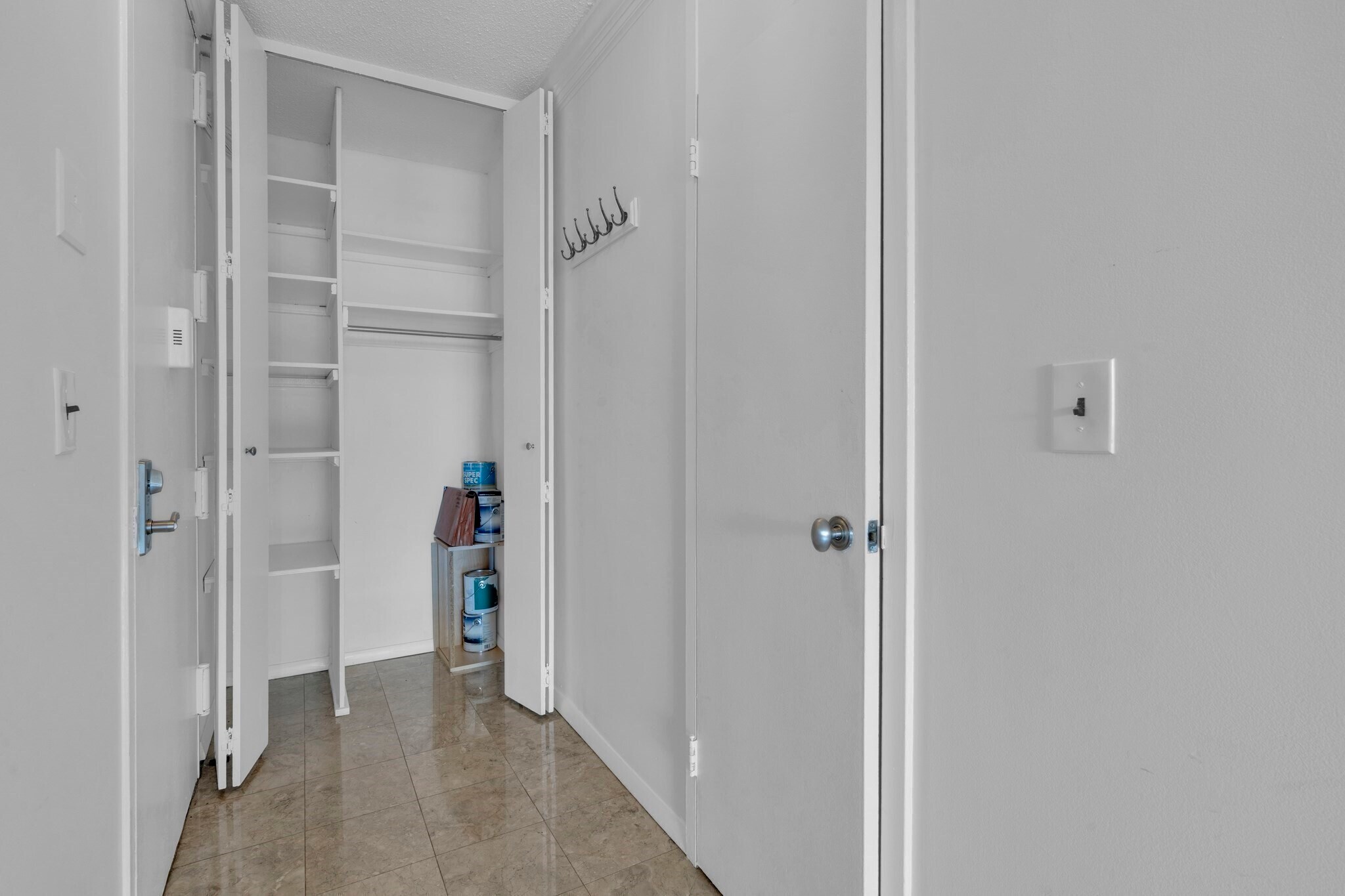 Building Photo - 65 E India Row