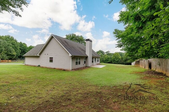 Building Photo - 285 Finch Way