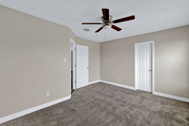 Building Photo - 6205 Winnebago Ct