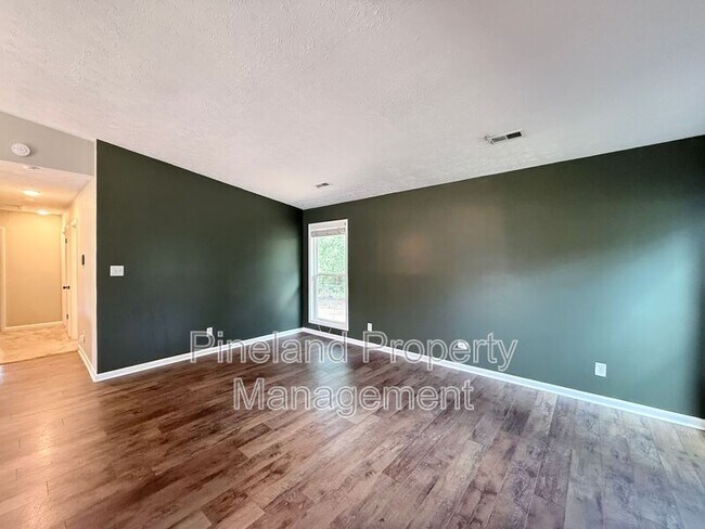 Building Photo - 890 Bridgette St