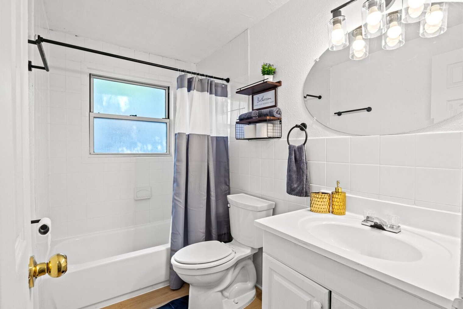 Building Photo - 3721 E Clifton St