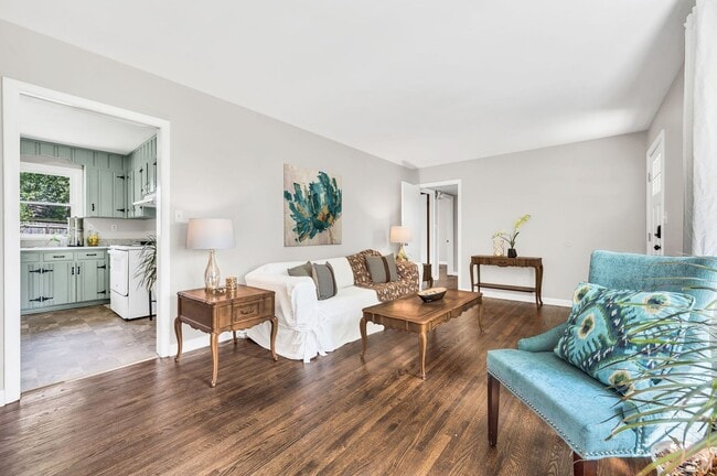 Building Photo - 3 Bedroom 1 Bath Donelson House by Two Riv...