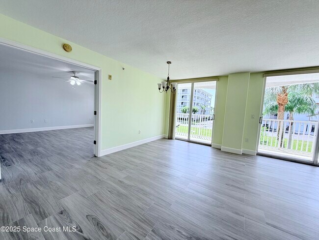 Building Photo - 8922 Laguna Ln