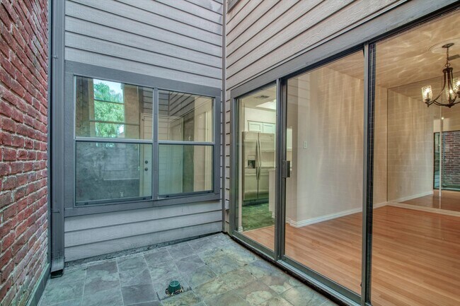 Building Photo - 7447 Cambridge St