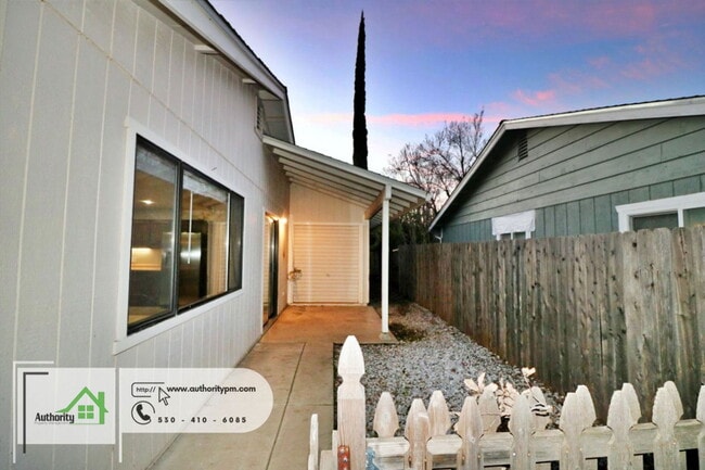 Building Photo - 1947 Mary Lake Dr