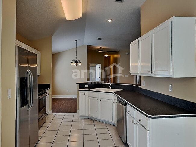 Building Photo - 805 Putters Green Way N