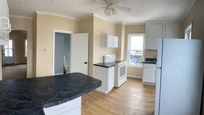 Building Photo - 270 Manchester St