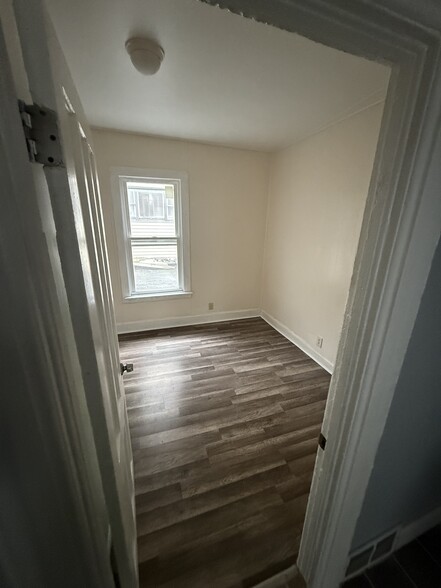 Building Photo - 1119 Saint Vincent St