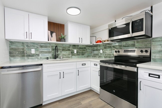 Building Photo - Beautiful 2bd/1ba Triplex unit- Tacoma