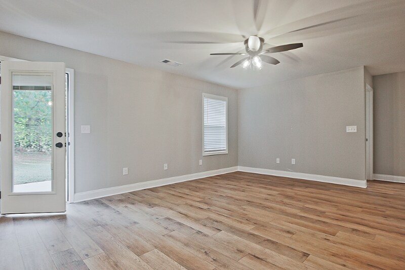 Building Photo - 620 Walnut Woods Dr