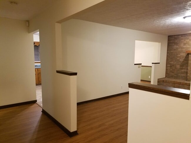 Building Photo - 2040 Megrue Dr