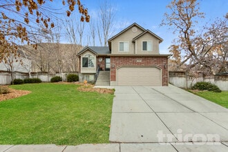 Building Photo - 532 N Quincy Ave