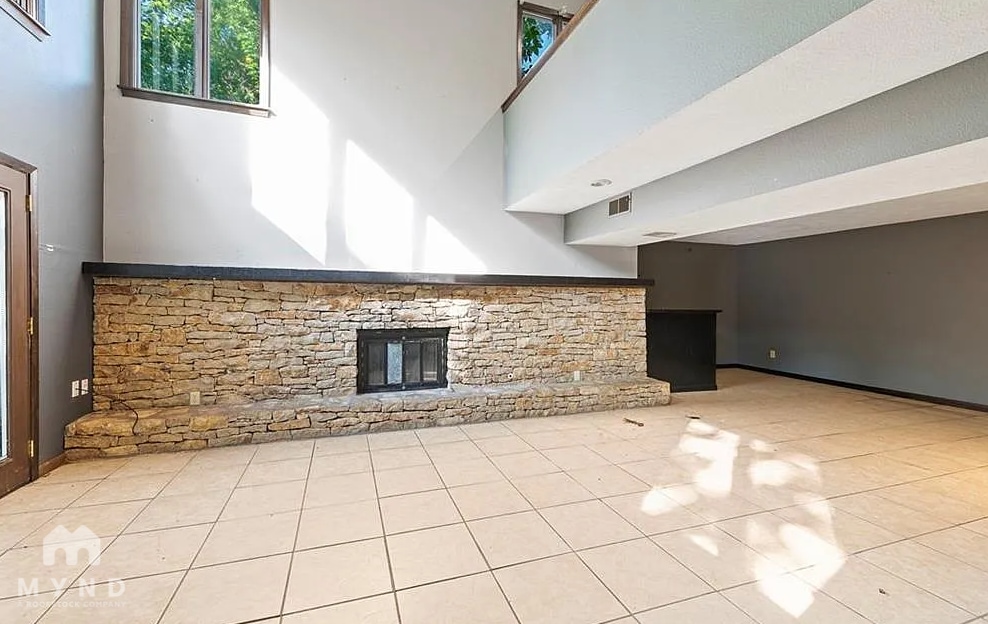 Building Photo - 527 Lancelot Dr