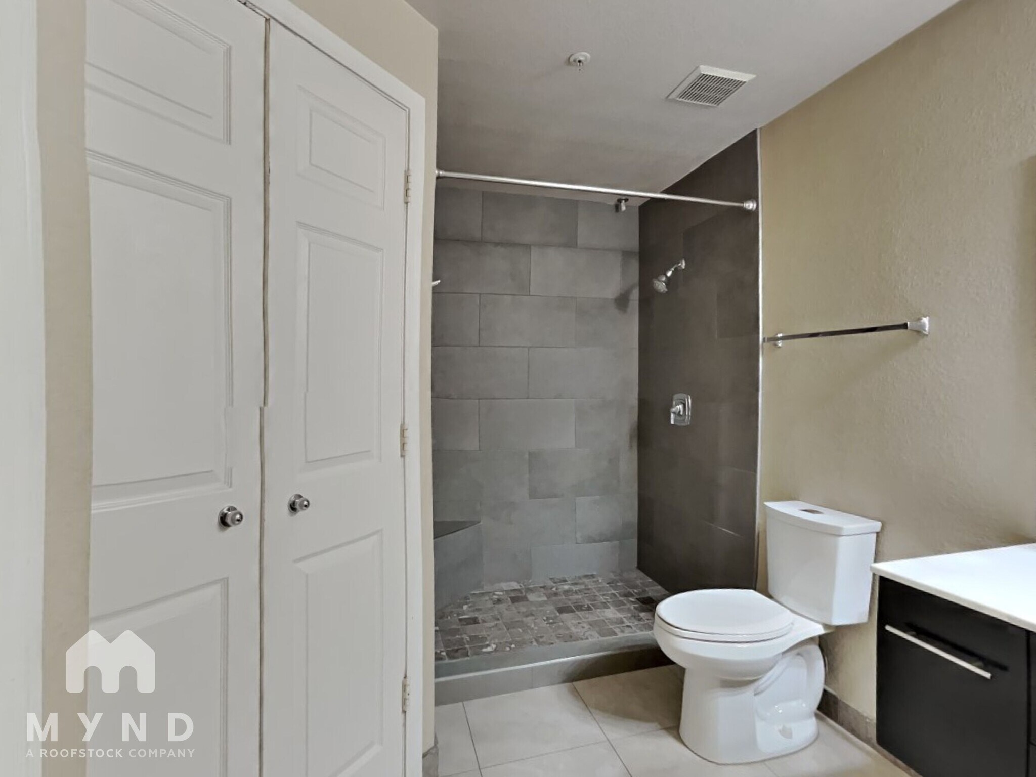 Building Photo - 5401 E Van Buren St