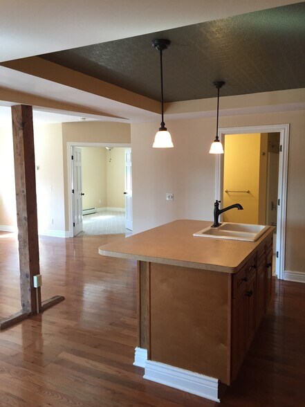 Building Photo - 23 S Main St Apt 5