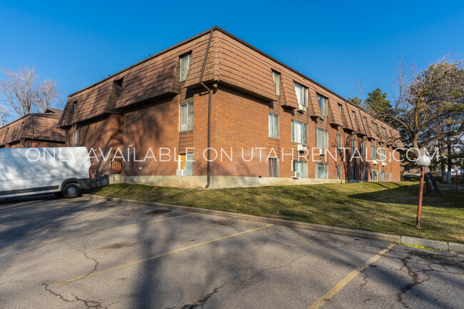 Building Photo - 4370 S Highland Dr